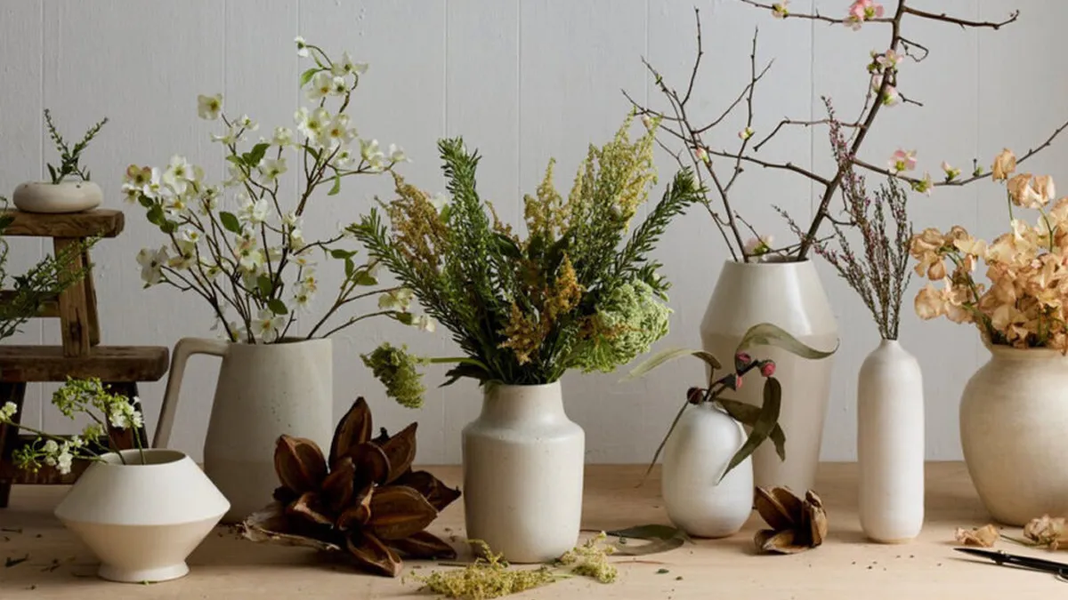 مقایسه گلدانهای سفالی و سرامیکی؛ کدام برای گیاهان شما بهتر است؟ گلدان سفالی یا سرامیکی مزایای گلدان سرامیکی